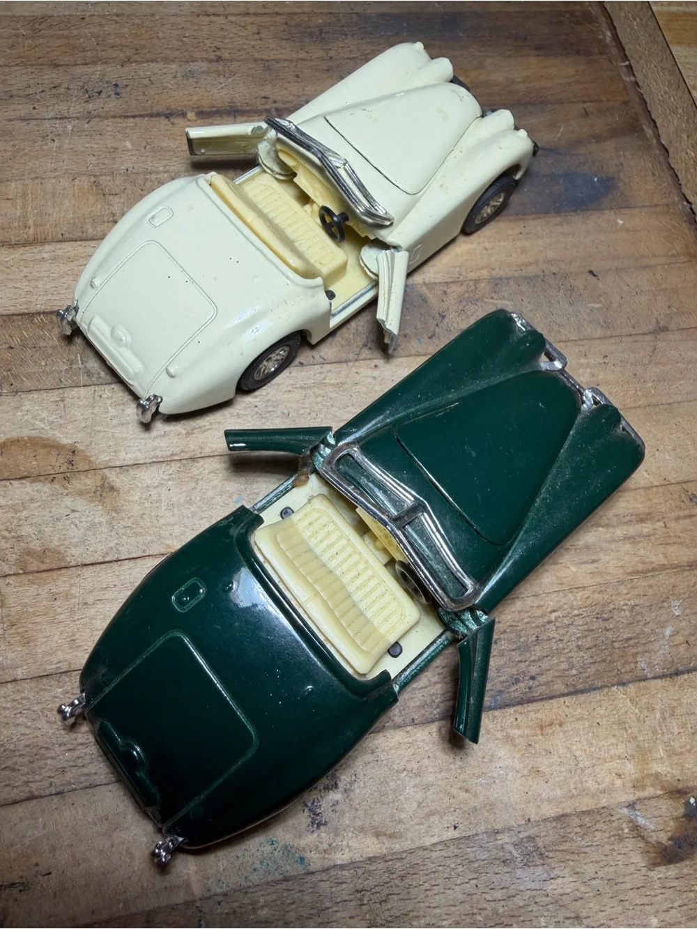Two Vintage Diecasr 1/24 Scale Jaguar XK 120 Roadsters (Green & White)